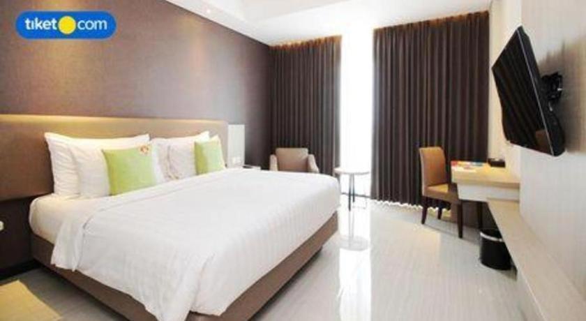 Hotel Dafam Pacific Caesar Surabaya Exterior foto